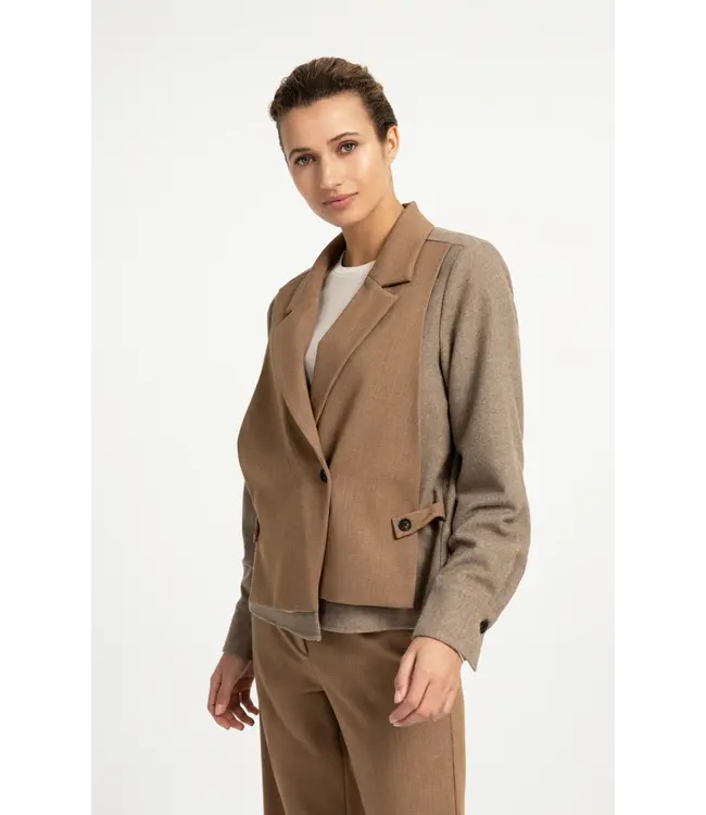 01-501086-609/810182  Blazer with contrast fabric and loose fit
