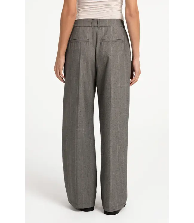 01-301284-609/939131  Woven wide leg check trousers with pleat details