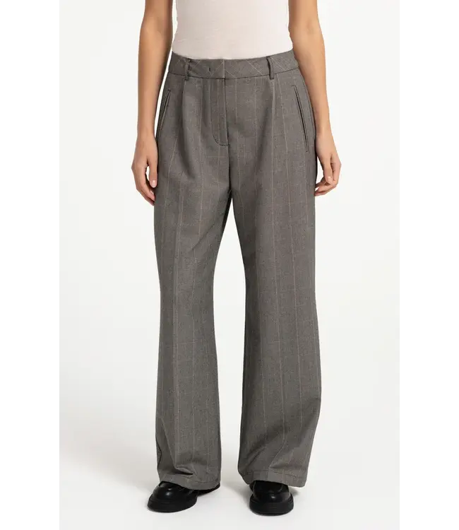 01-301284-609/939131  Woven wide leg check trousers with pleat details