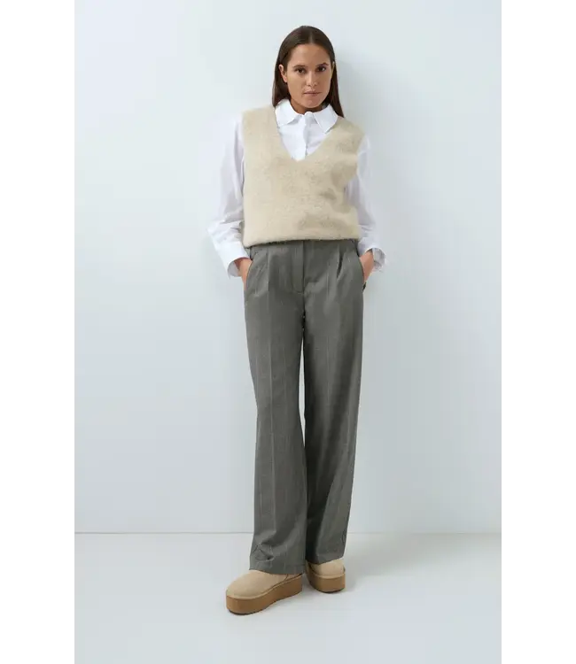 01-301284-609/939131  Woven wide leg check trousers with pleat details