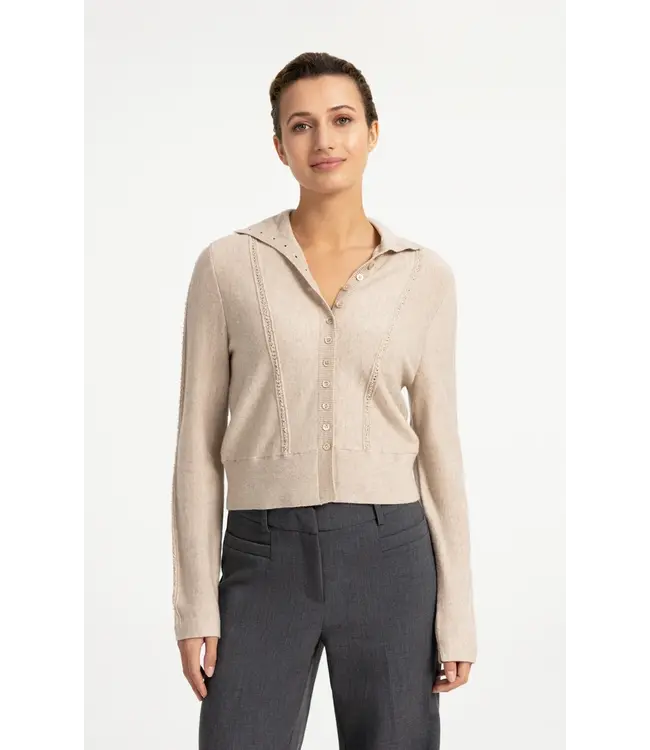 01-010172-609/990832  Knitted cardigan with high collar and button closure