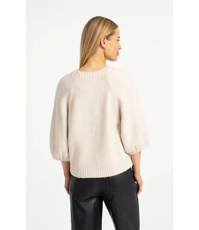 01-000644-609/990802  Knitted sweater with balloon sleeves