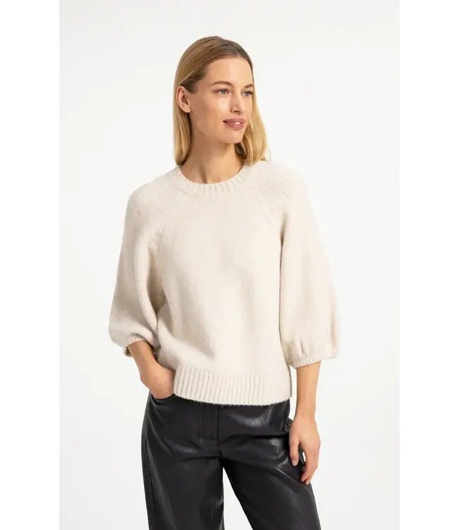 01-000644-609/990802  Knitted sweater with balloon sleeves