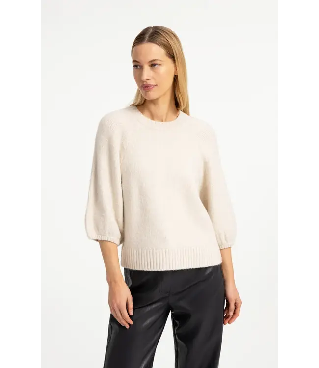 01-000644-609/990802  Knitted sweater with balloon sleeves