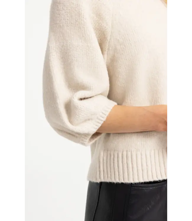 01-000644-609/990802  Knitted sweater with balloon sleeves