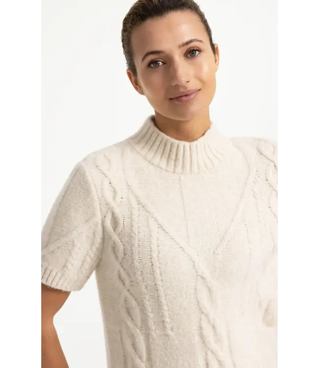01-000639-609/990802  Cable knit sweater with short sleeves