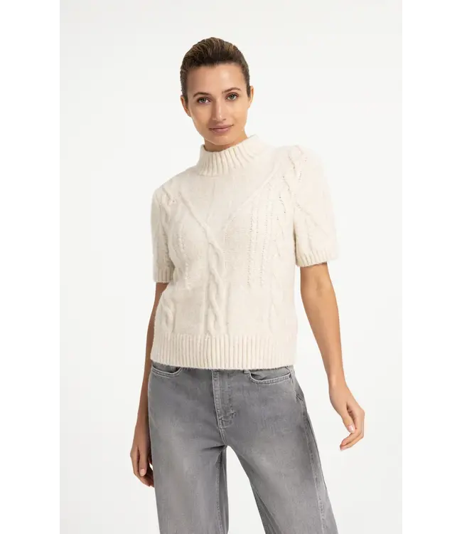 01-000639-609/990802  Cable knit sweater with short sleeves