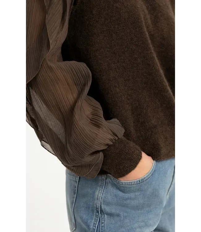 01-000638-609/90814  Knitted sweater with ruffle sleeves