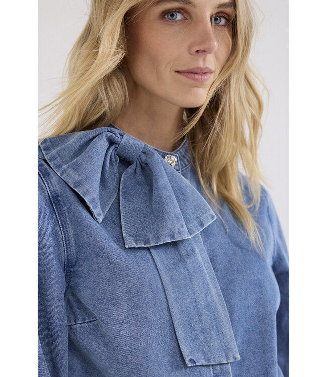 C26-21-301/000050-MidBlueDenim Denim Blouse Bow Detail