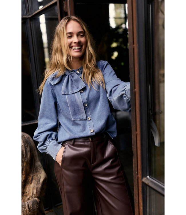 C26-21-301/000050-MidBlueDenim Denim Blouse Bow Detail