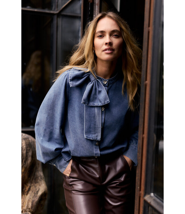C26-21-301/000050-MidBlueDenim Denim Blouse Bow Detail