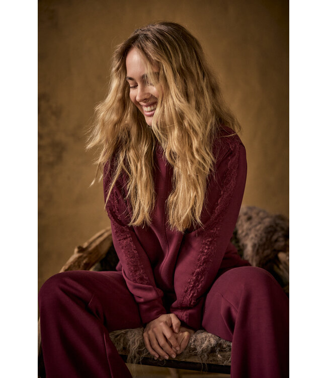 C12-21-601/004580-Pomegranate Technical Sweat Jumper Lace