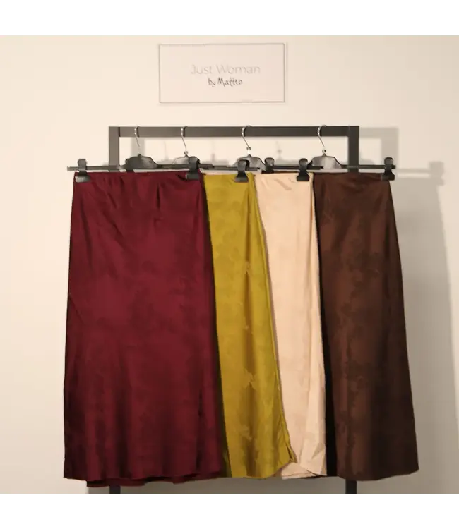 Just Woman  Deirdre  B605 Rok