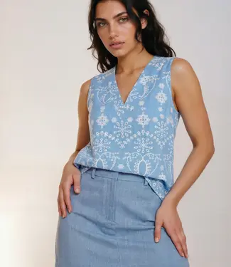 MI PIACE Travel Top Mouwloos Print Denim Embroidery 2425 Bleached