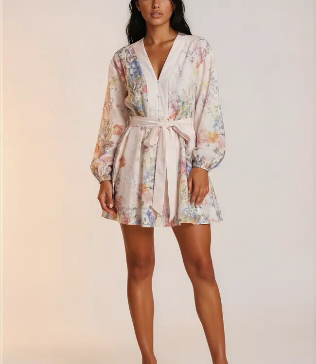 SAM PIACE Kleid By Adiba Y091 Beige – Elegantes Damenkleid mit V-Ausschnitt, Taillengürtel und Blumenprint