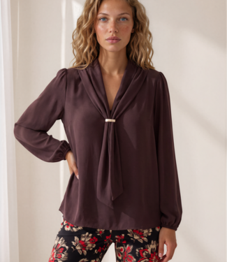 Morgan Top met voile en strikhals 252-Thival Cafe Morgan Top met voile en strikhals 252-Thival Cafe