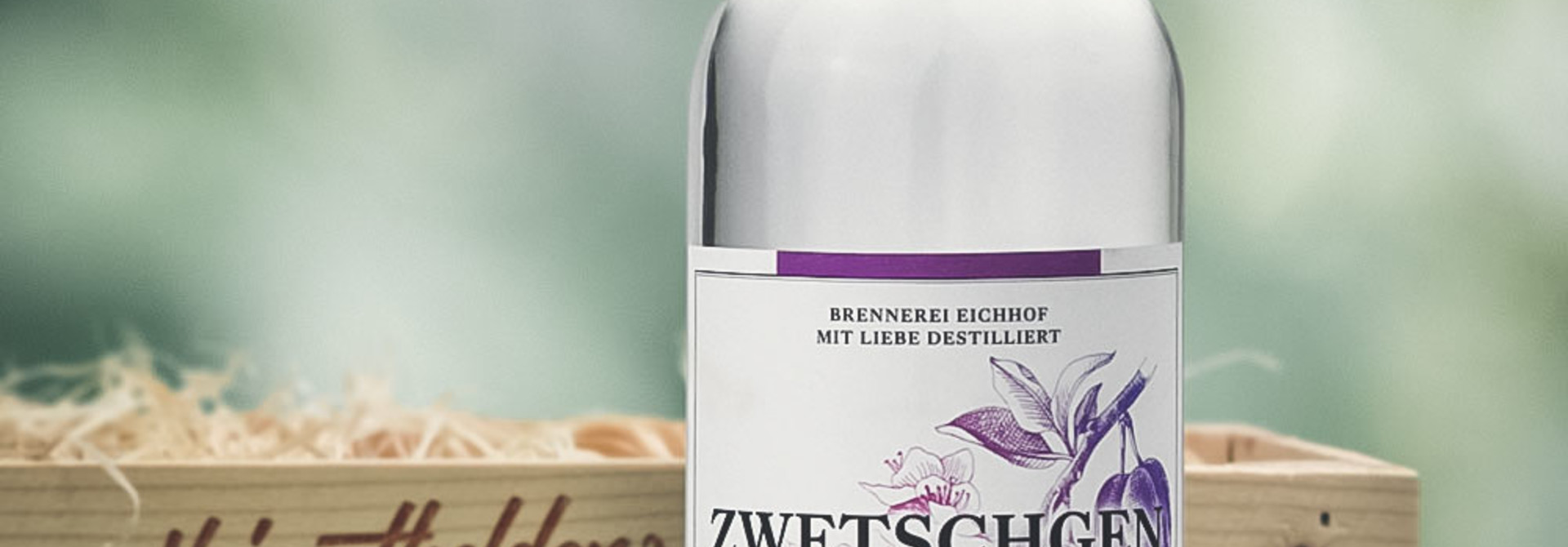 Zwetschgen Wasser 70cl in attraktiver Geschenk-Holzharasse