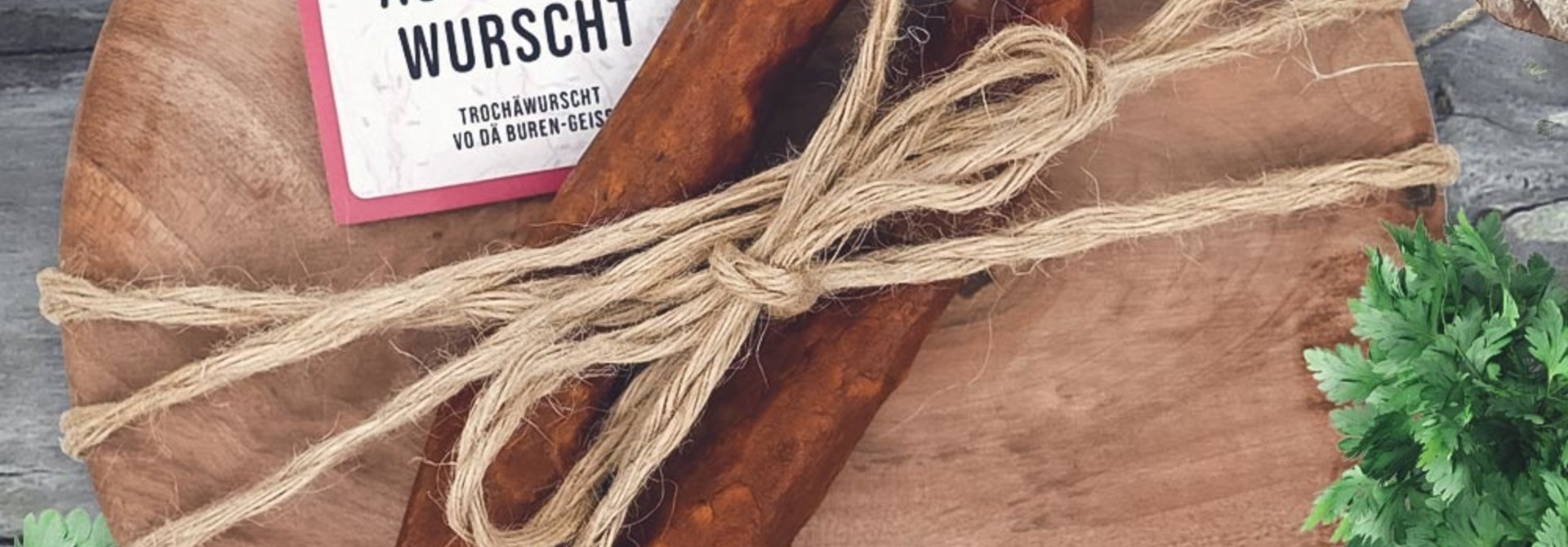 Genussbrettli «Ägschtra Wurscht» aus Schweizer Nussholz