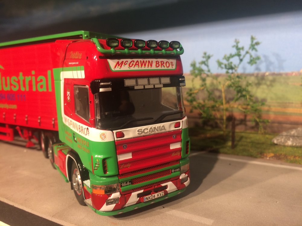 Tekno Tekno Scania 164/480 met schuifzeilen oplegger Mc-Gawn Bros Schotland