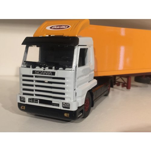 Tekno Tekno Scania 143M streamliner with closed trailer Barilla