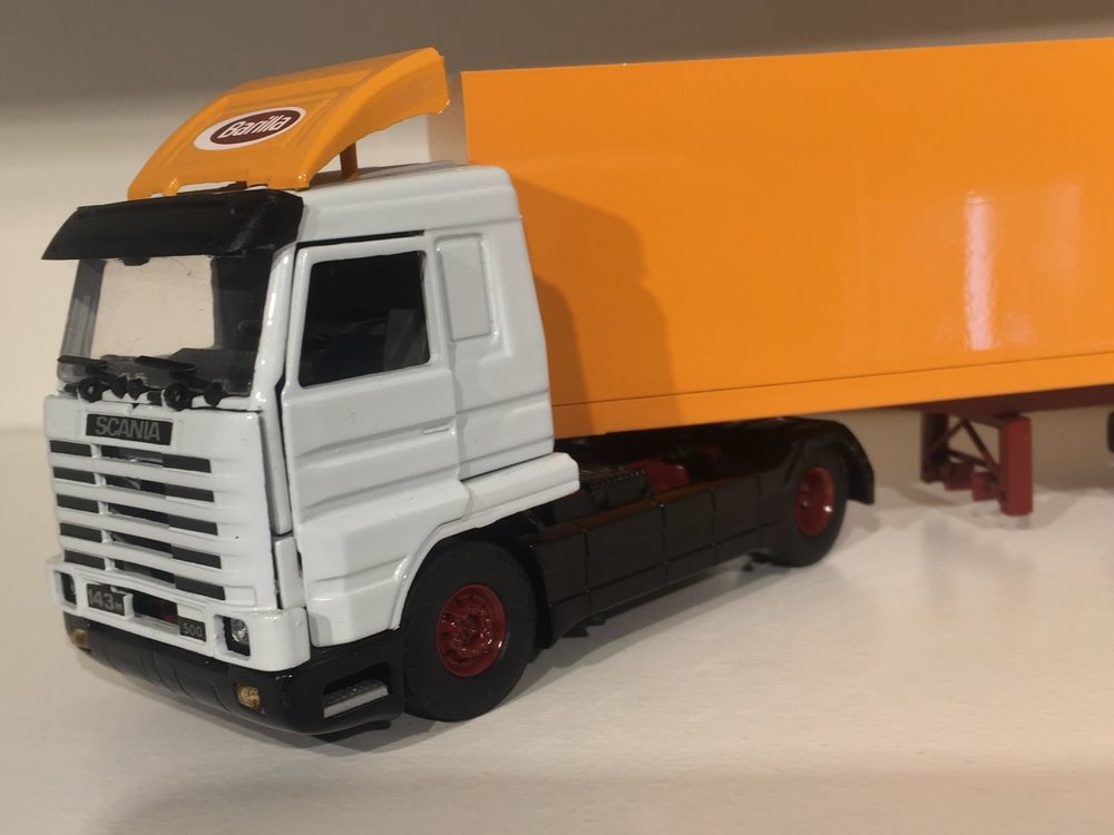 Tekno Tekno Scania 143M streamliner met gesloten oplegger Barilla