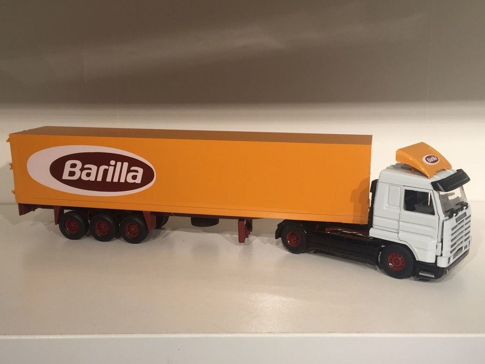 Tekno Tekno Scania 143M streamliner with closed trailer Barilla