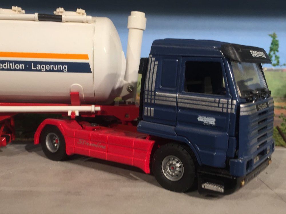 Tekno Tekno Scania 143M streamliner with bulk tanker Greiwing