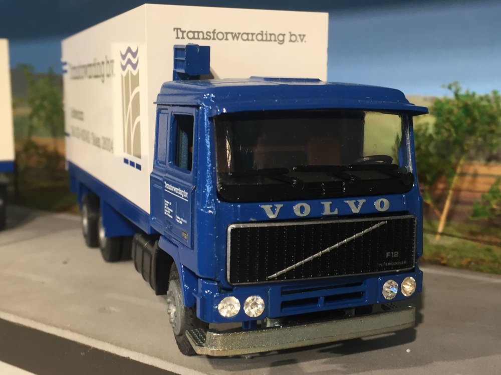 Tekno Tekno Volvo F12 box truck combi Transforwarding