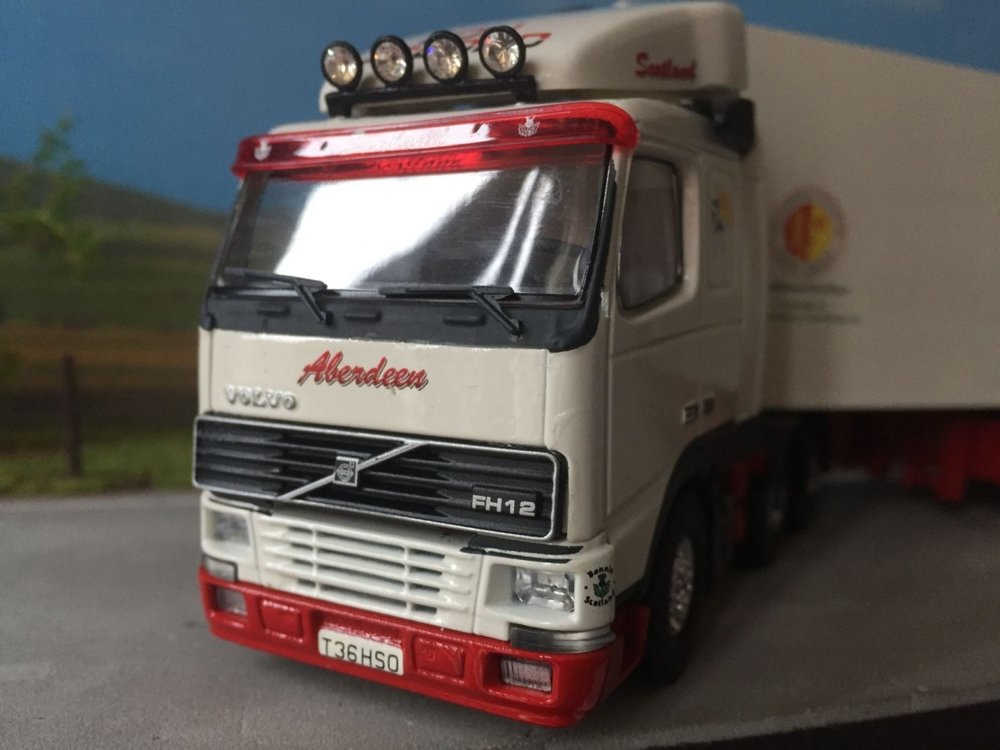 Tekno Tekno Volvo FH12 6x2 met koeloplegger Bon-Accord / McIntosch Scotland