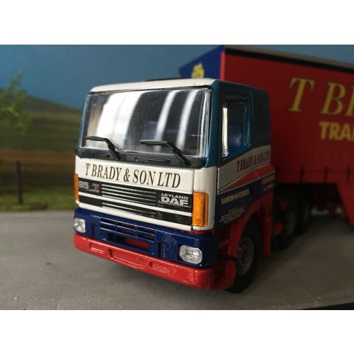 Tekno Tekno DAF 85 6x2 met gesloten oplegger T. Brady & Son