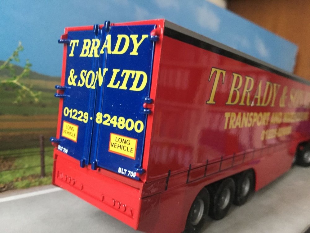 Tekno Tekno DAF 85 6x2 met gesloten oplegger T. Brady & Son