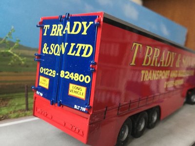 Tekno Tekno DAF 85 6x2 met gesloten oplegger T. Brady & Son