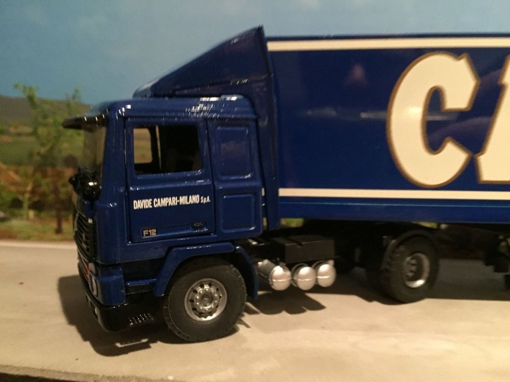 Tekno Tekno Volvo F12 with closed trailer Campari