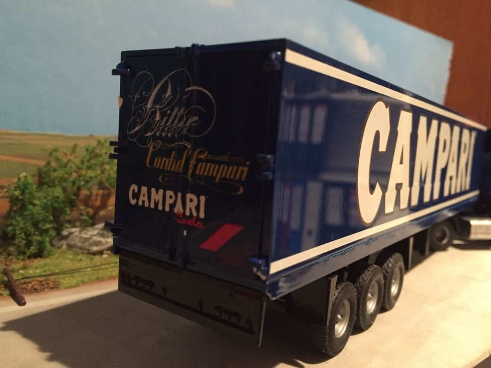 Tekno Tekno Volvo F12 with closed trailer Campari