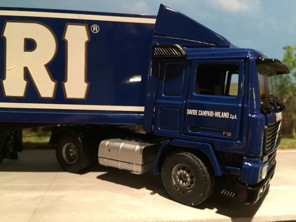 Tekno Tekno Volvo F12 with closed trailer Campari