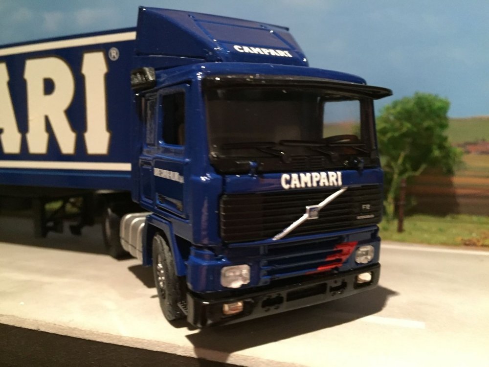 Tekno Tekno Volvo F12 with closed trailer Campari