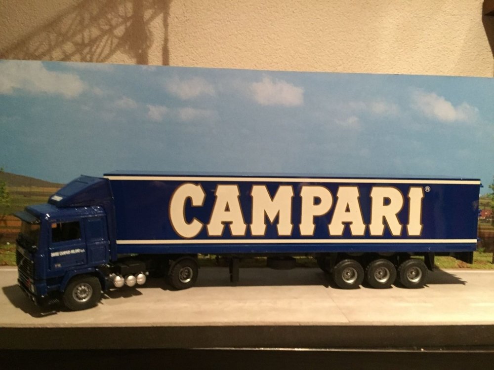 Tekno Tekno Volvo F12 with closed trailer Campari