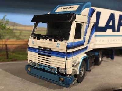 Tekno Tekno Scania 143M/ 450 met koeloplegger Laros