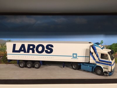 Tekno Tekno Scania 143M/ 450 with refrigerated trailer Laros