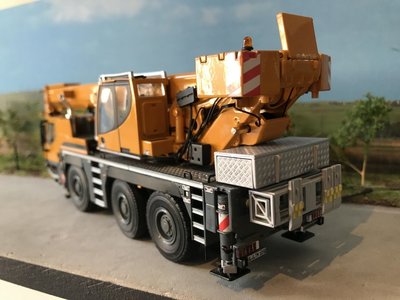 WSI WSI Liebherr LTM 1050-3.1 crane truck basic model