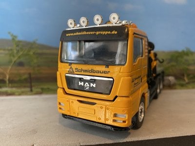 Conrad Modelle Conrad MAN TGX 3-axle bakwagen met Palfinger crane single truck Schmidbauer