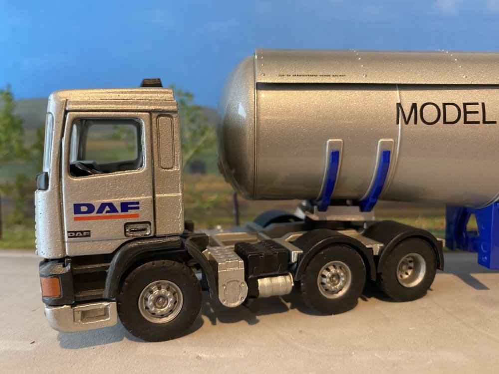 Tekno Tekno DAF 95 with gas tank trailer demo silver