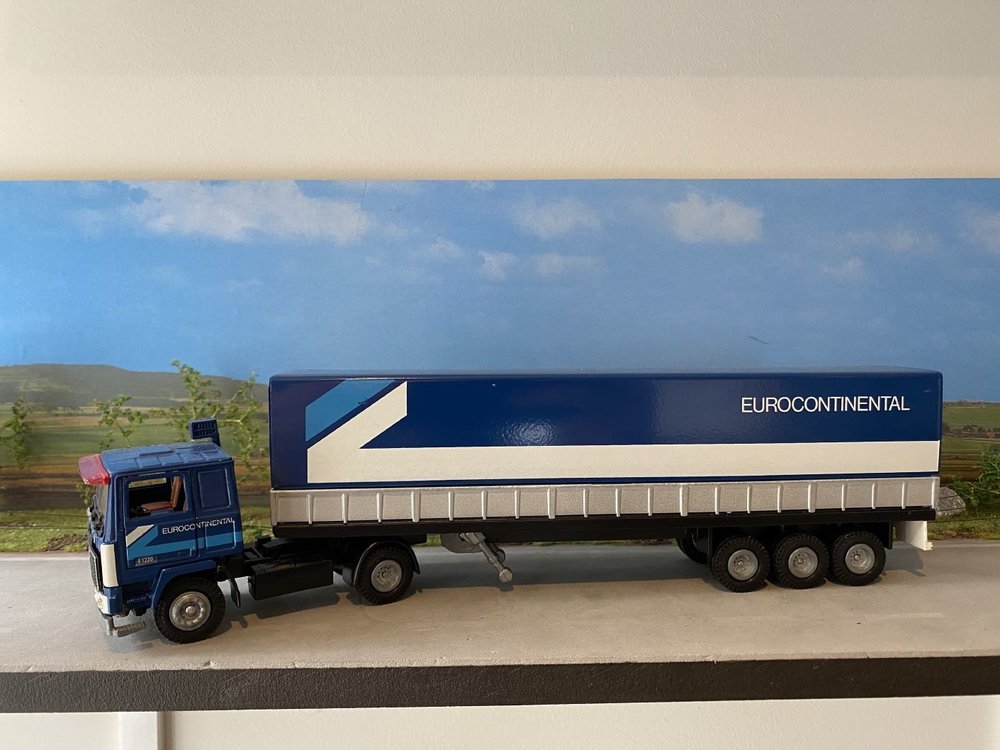 Tekno Tekno Volvo F1220 met classic huifoplegger Eurocontinental