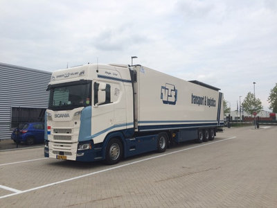 Tekno Tekno Scania S Highline with refrigerated trailer VTS