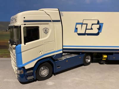 Tekno Tekno Scania S Highline with refrigerated trailer VTS