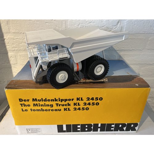 Conrad Modelle Conrad Liebherr mining truck KL 2450 Conrad Modelle Conrad Liebherr mining truck KL 2450