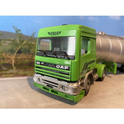 Tekno Tekno DAF95 SC met tankoplegger Hobur Tekno Tekno DAF95 SC met tankoplegger Hobur