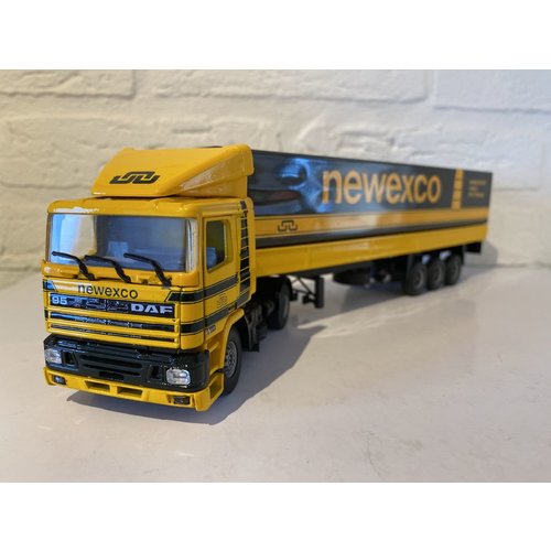 Tekno Tekno DAF 95 met 3-as huifoplegger Newexco Tekno Tekno DAF 95 met 3-as huifoplegger Newexco