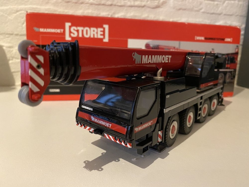 Mammoet store Conrad Liebherr LTM 1070 Mobilkran Mammoet