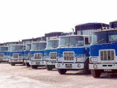 Tekno Tekno Mack F700 with classic closed trailer Borca